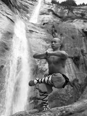 Shaolin-monks-training-18