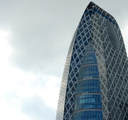 Cocoon-tower-shinjuku-tokyo-495x