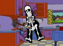 É o Halloween? Não! É Homer reformando a cozinha.