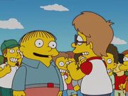 Lisa apologizing Ralph before she punches him