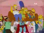 A Família Simpson sentada no sofá durante a piada do sofá.