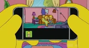 Sofá.jpg (26 kB) Homer colocando sua família no sofá pelo iPhone em uma abertura.