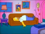 Homer assistindo tv