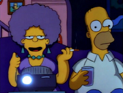 Patty i Homer przed telewizorem