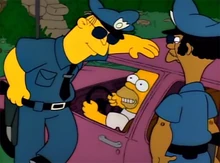 Homer policiais apressadinho