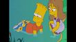 Барт и Дженни улыбаются утятам, которые клюют Барту в ногу.