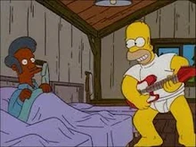 Homer acordando a todos no Acampamento