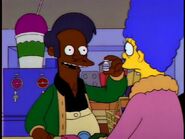 Apu helping Marge at the Kwik-E-Mart