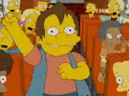 Nelson ao meio de crianças num ônibus escolar.