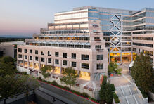 Edificio California Plaza en Walnut Creek, sede del estudio Maxis hasta 2004.