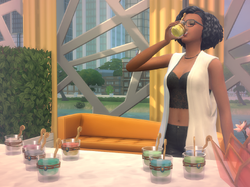 TS4 Sim drinking a potion