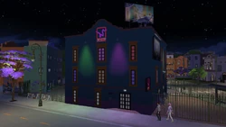 Beso Rápido at night.