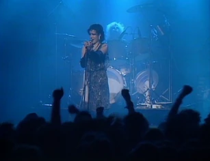 Siouxsie singing "Helter Skelter"