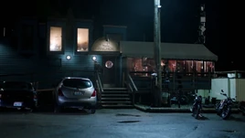 S01E01-Pilot-028.5-The-Anchor