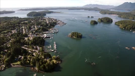 S01E01-Pilot-018-Bristol-Cove