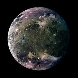 Imagen de alto contraste de Ganímedes, cortesía de la NASA