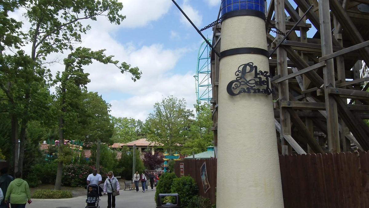 Plaza del Carnaval | Six Flags Wiki | Fandom