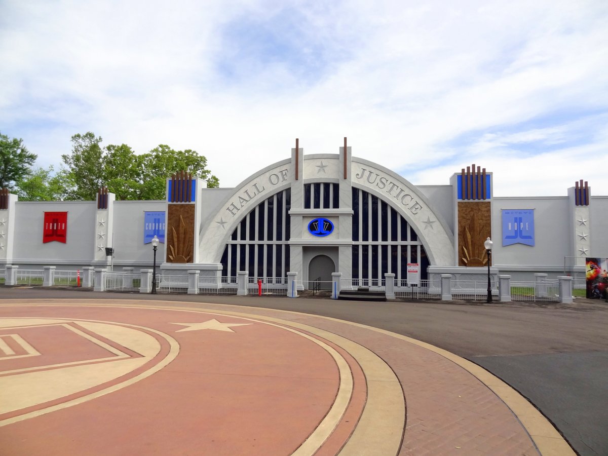 Shops and Stores  Six Flags St. Louis