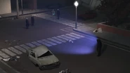Все смотрят на эту потеху.