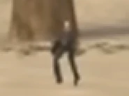 G-Man неразлучен со своим чемоданом