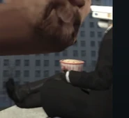 Попкорн192ч.png (97 КБ) Камерамен ест попкорн в 19 эпизоде (справа).