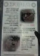 Разглядывает документ (подробно)