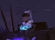 Паразит пытается заразить Титана