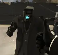 Показывает большой палец POV-Камерамену.