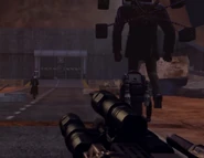 Дуло SPAS-12 смотрит в сторону Гермодверей.