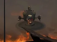 Летающая Скибиди Пила летит на врагов.