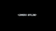 Надпись "-CAMERA OFFLINE-'", означающая смерть какого-либо КамераМена