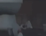 40-Skibidi Toilets caido.jpg (9 kB) Lo mismo pero centrado en un Skibidi Toilet Normal que chocó con un Skibidi Toilet Grande.