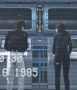 73 flashback - Cathy hablando con otro cientifico.jpg (158 kB) Un científico desconocido dentro de ese sector le ordena a Cathy que abra la puerta.