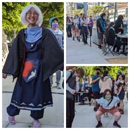 Sky assembly 20220721 cosplay crabwalk.png (4,77 MB) Participantes fazendo cosplay de Assistente de Palco Frenético, fazendo check-in e imitando caranguejo