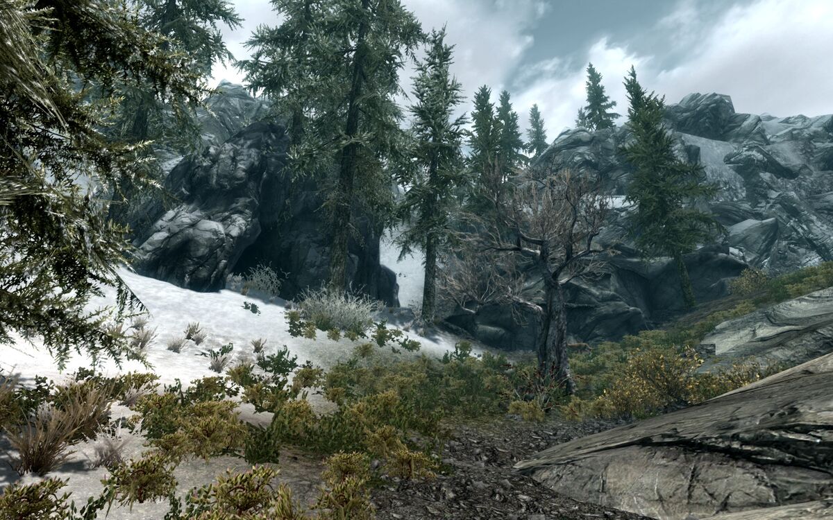 Skyrim se mountains. Мор Казгур. Мор Казгур скайрим. Скайрим пещера. Пещеры Скайрима.