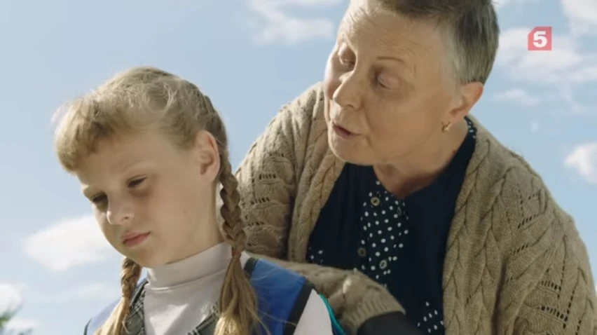 след задушенная. след от удушья тонкая полоса. след сериал девушку задушили в машине. след очищение. сериал след кадры из сериала.