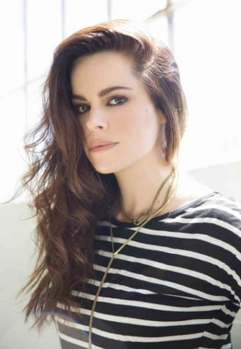 Emily Hampshire Slip Wiki Fandom