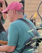 Kun Nong2.jpg (56 KB) Kun playing guitar in "The Motofingers"