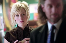 Chloe es tentada por Lionel.