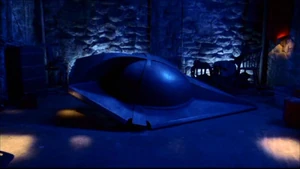 Le vaisseau spatial de Kal-El est stocké dans la cave.
