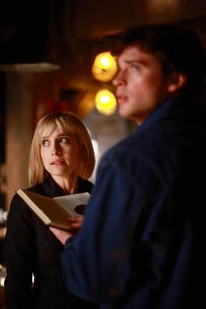 Chloe ayuda a Clark a confrontar su situación con Zor-El.