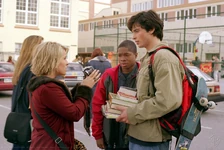Chloe con Clark y Pete en el instituto.