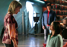 Chloe se reúne con su madre.