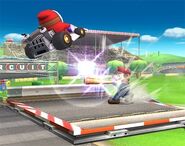 Mario frappant un Maskass sur le Circuit Mario de Brawl