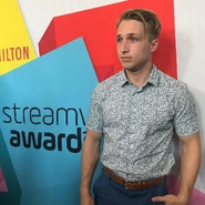 Shayne Topp at the 2017 Streamy Awards