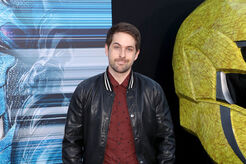 Ian+Hecox+Hut6H1duOT7m.jpg