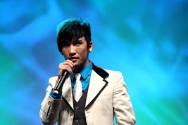 800px-Mike Diva (7492843736)