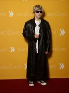 Shayne Topp as The Bystander at the Smoscars 2025