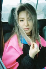 HYO promoting the single