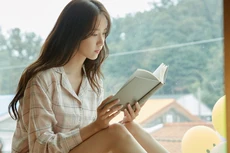Yoona promoting the single